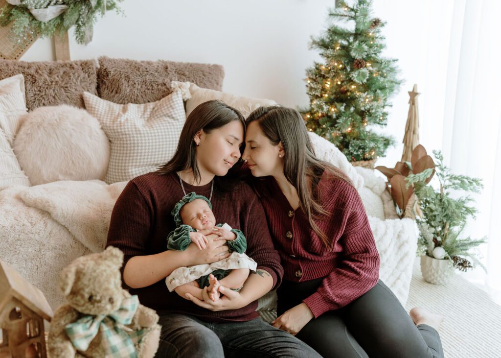 winnipeg-newborn-photographer-family-Christmas-photo
