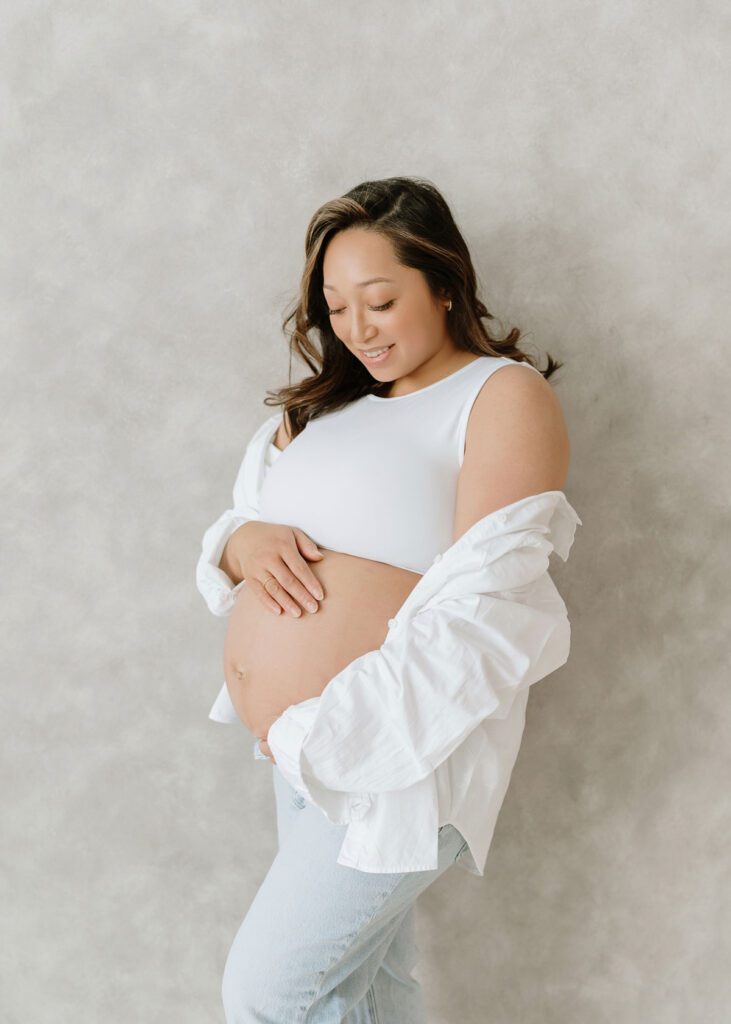 Winnipeg maternity photographer studio pregnancy portrait