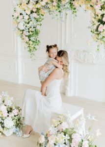 Winnipeg Motherhood Minis | Floral Studio Photography