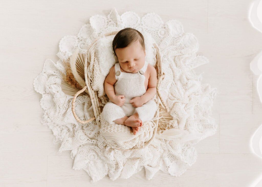 Winnipeg lifestyle newborn photographer 01