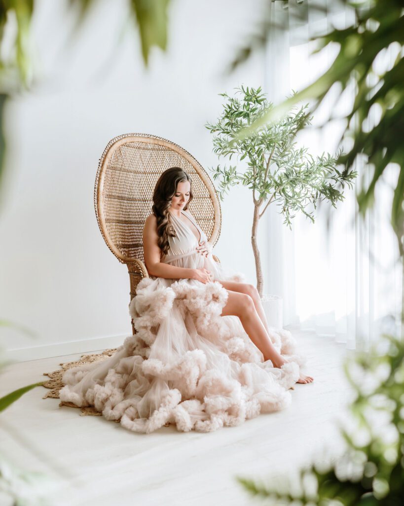Elegant maternity photos in Winnipeg