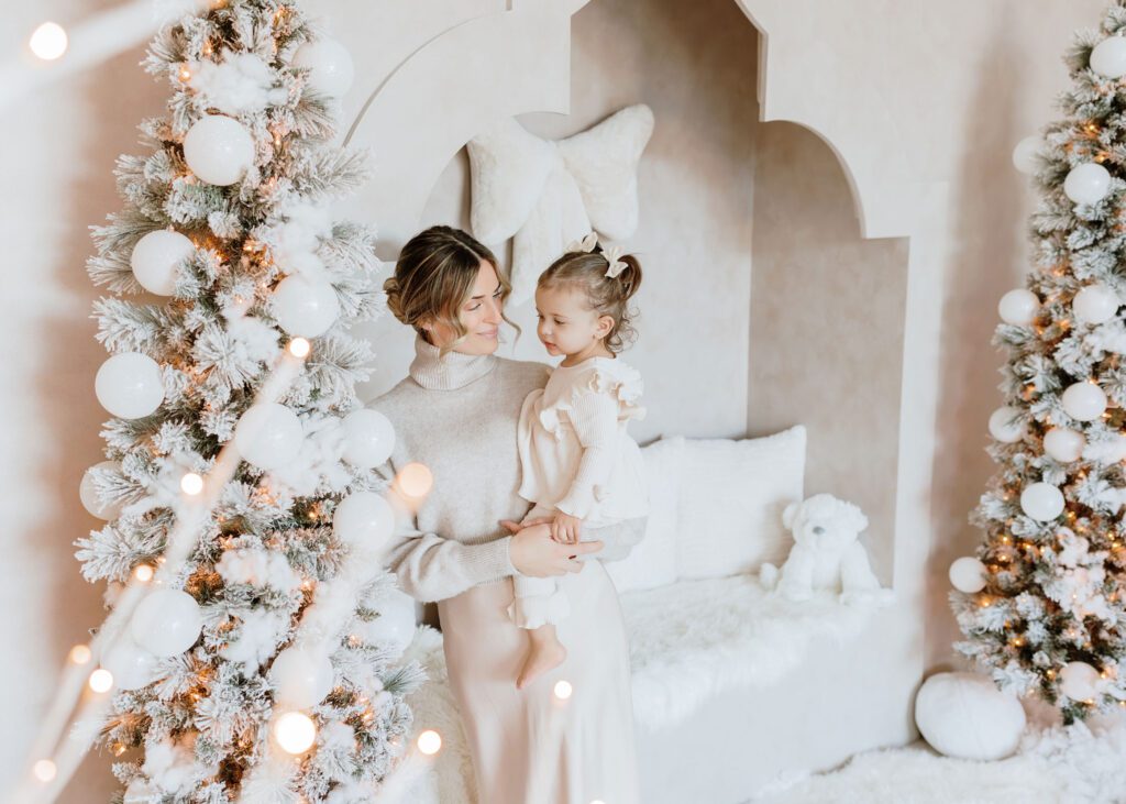 Festive family Christmas photos in Winnipeg