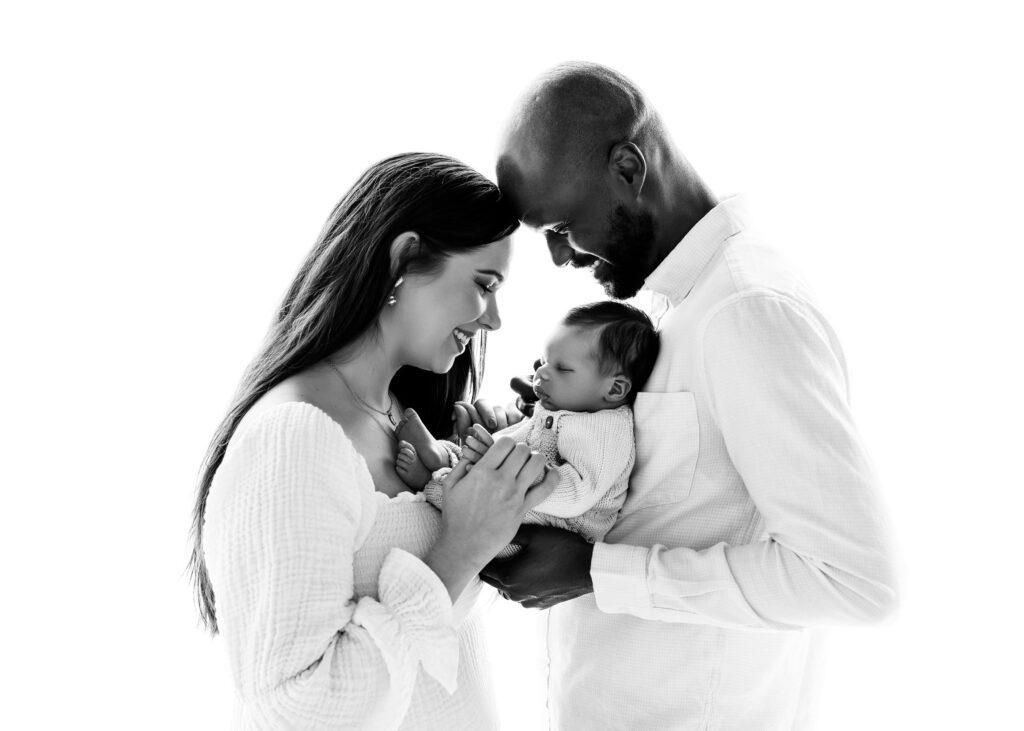 Winnipeg newborn photographer with parents
