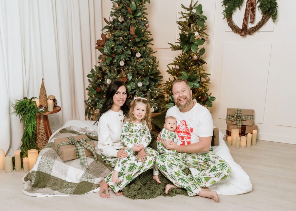 Family portraits during a Winnipeg Christmas mini session