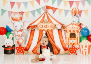 Circus themed first birthday cake smash by Crescent Photography Winnipeg