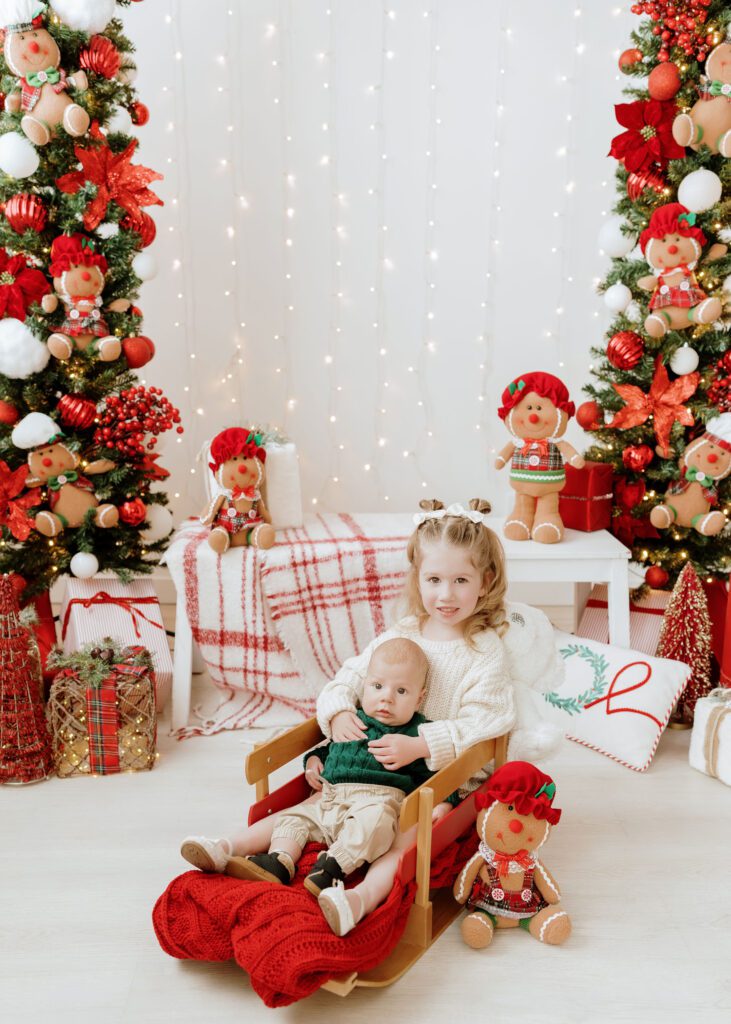 Festive family photos during Winnipeg Christmas Minis