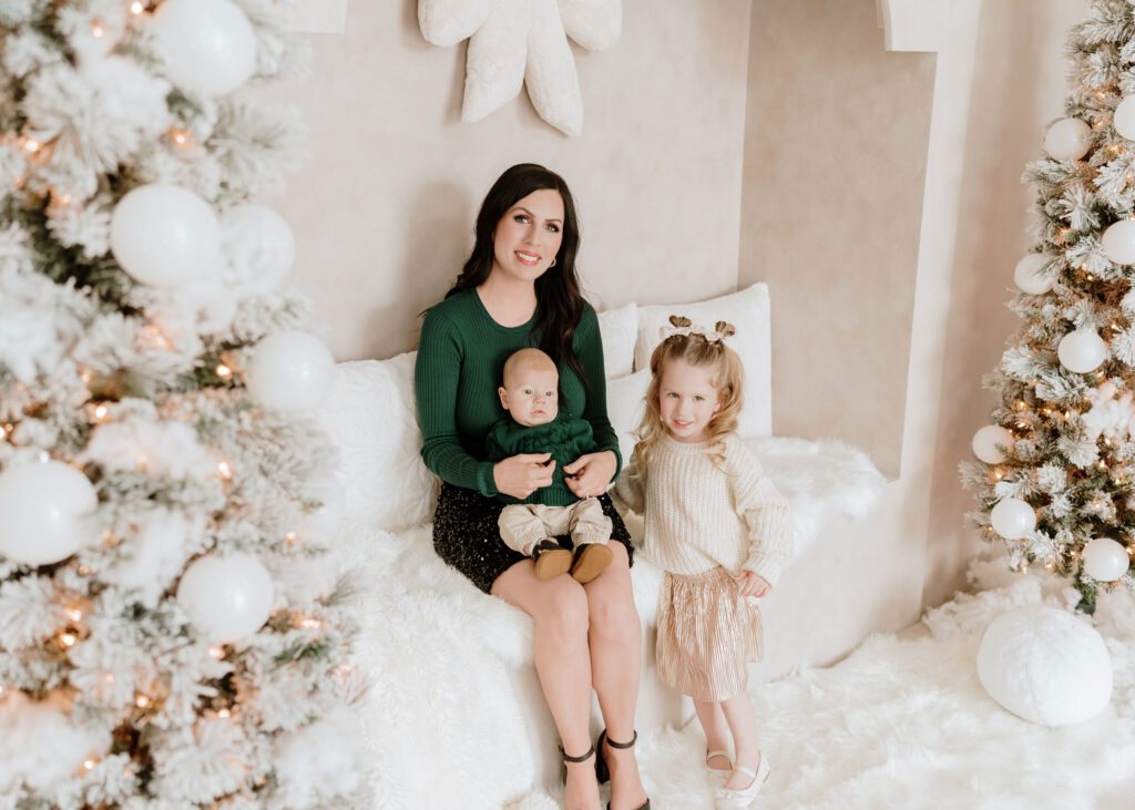 Christmas Minis in Winnipeg with festive holiday setup