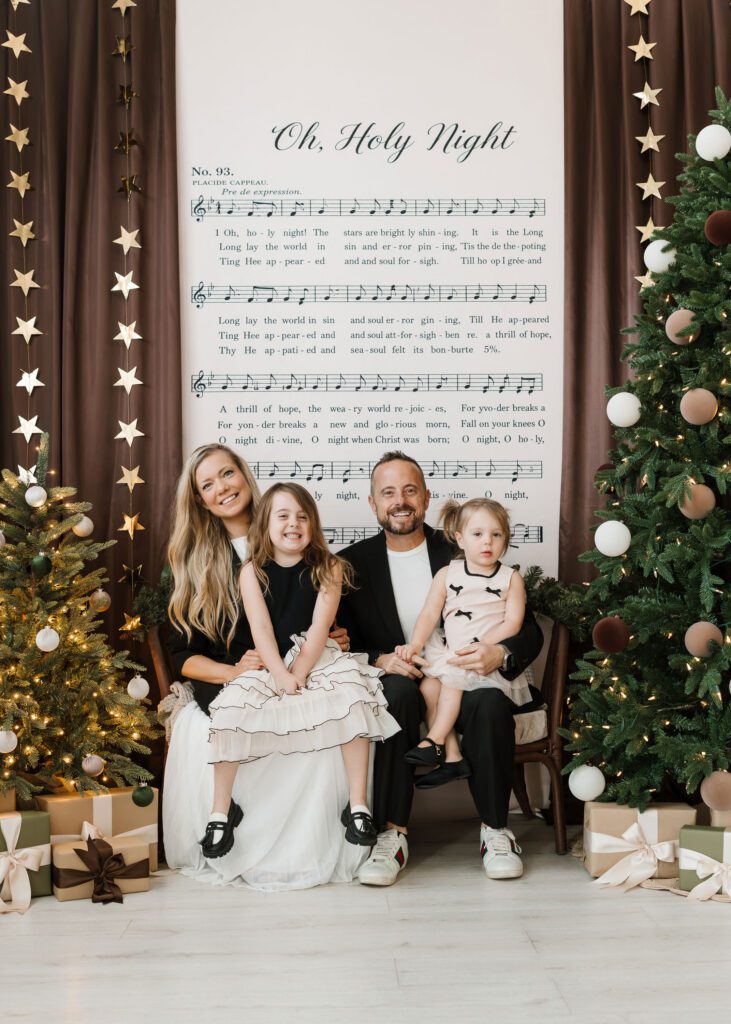 Winnipeg Christmas family photos with warm and cozy holiday decor